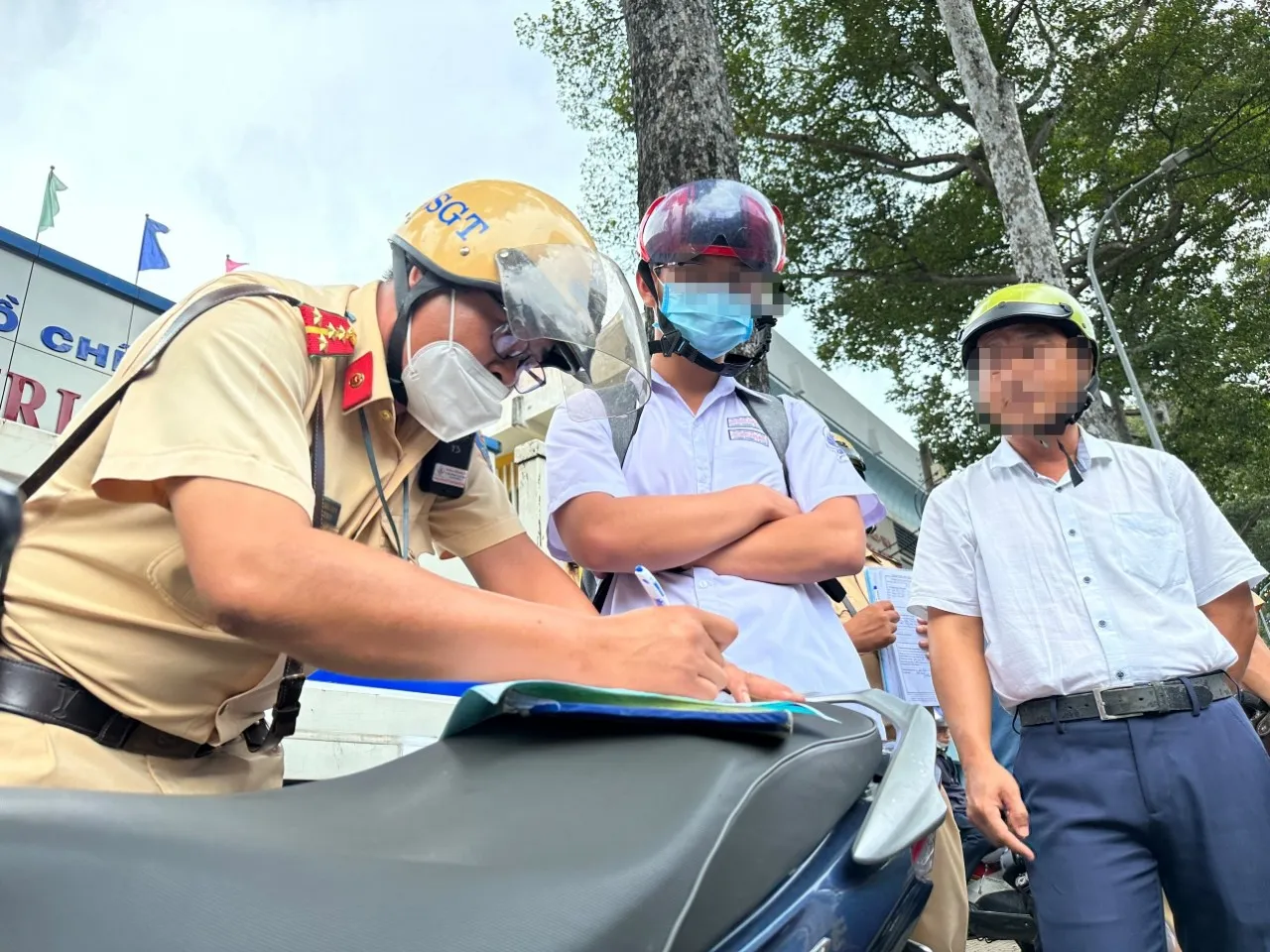 vi-sao-nhieu-nguoi-da-tich-hop-giay-phep-lai-xe-vao-vneid-nhung-van-bi-phat-1