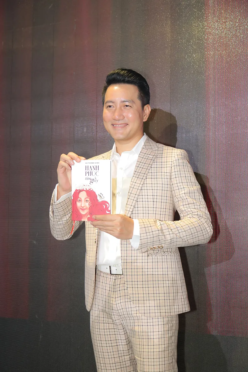 CA SĨ NGUYỄN PHI HÙNG