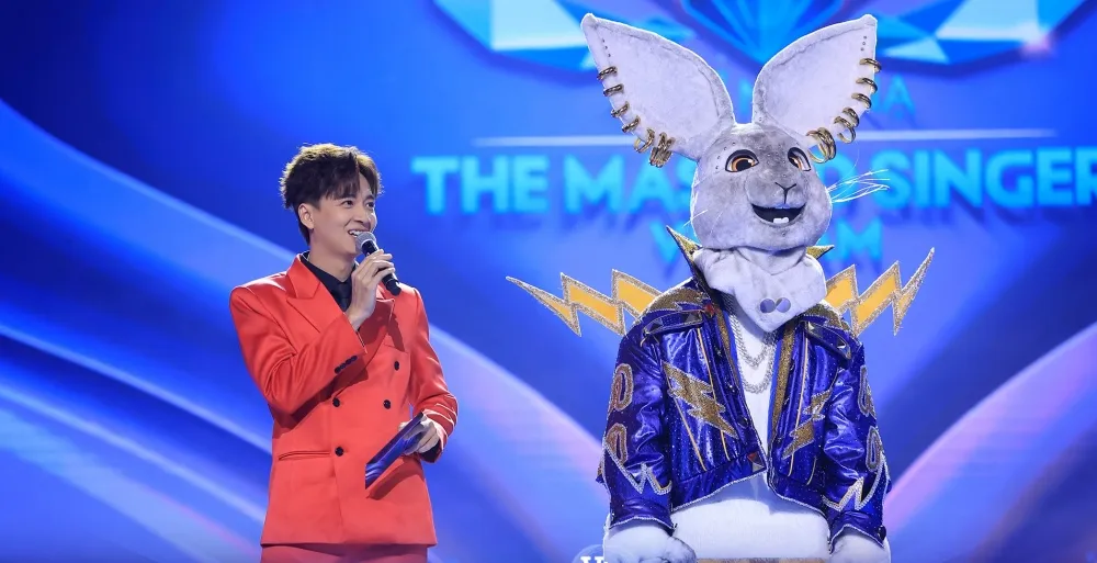 hoang-dung-bi-orange-boc-phot-lua-khi-lo-mat-la-tho-xo-khuyen-cua-ca-si-mat-na-1