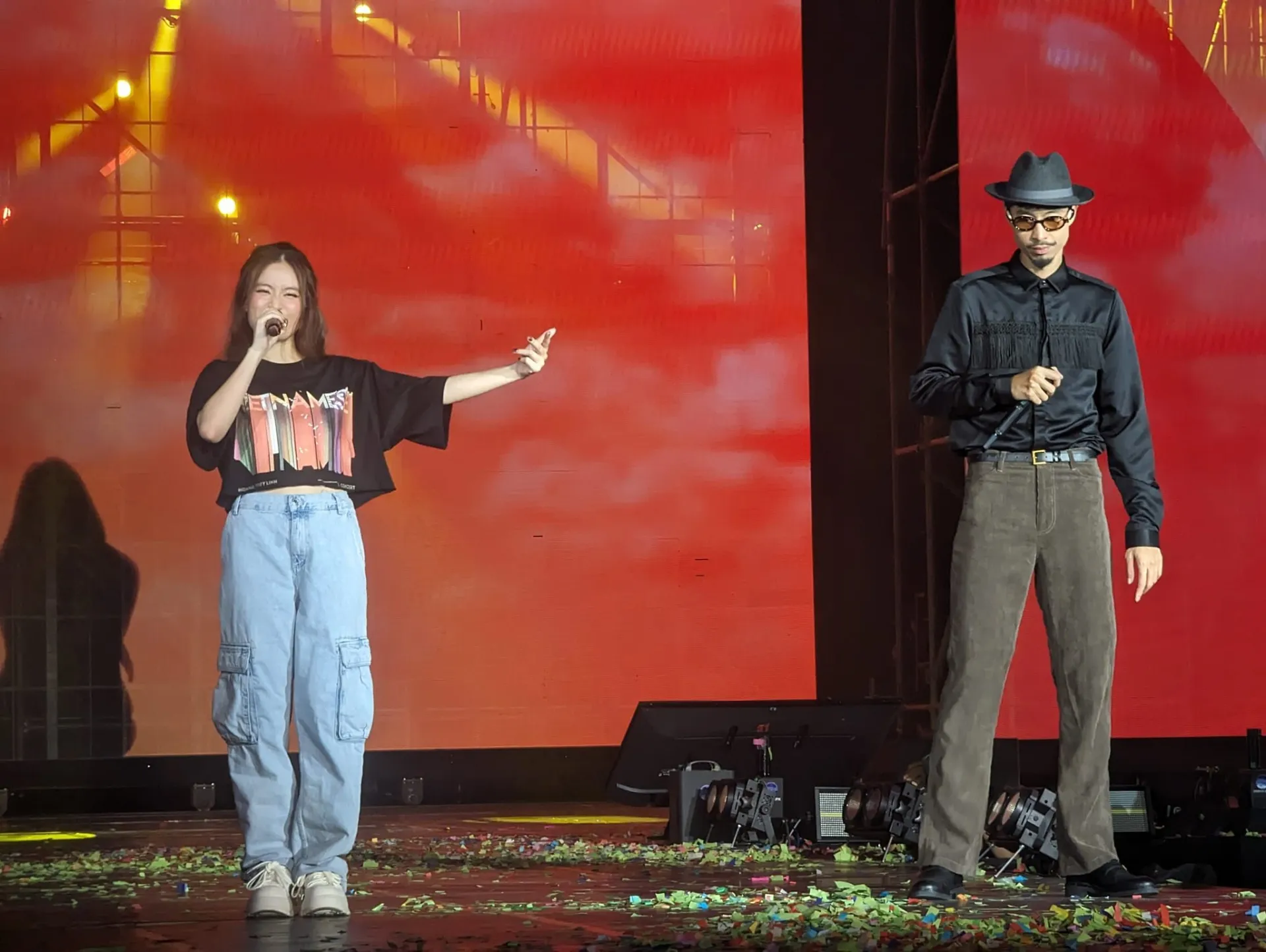 hoang-thuy-linh-ngo-loi-voi-den-vau-trong-vietnamese-concert-muon-tha-anh-ve-lam-cua-rieng-1