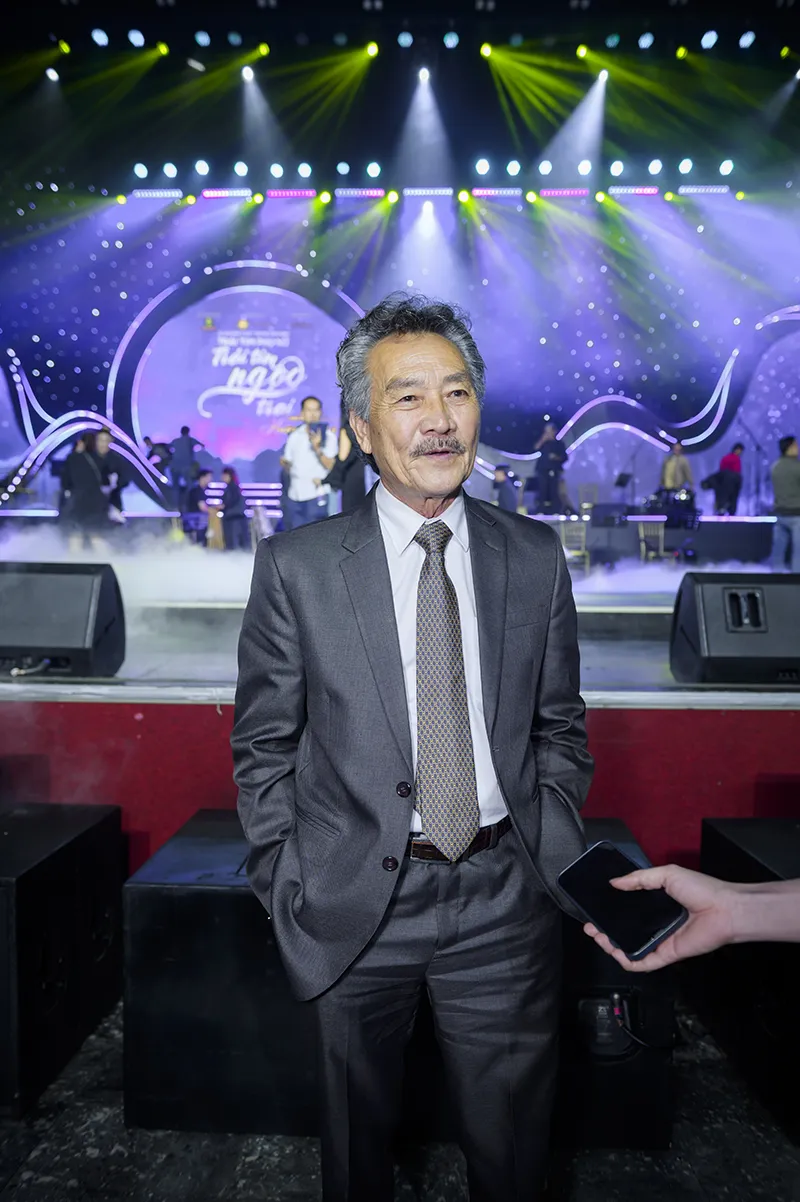 CHỒNG HƯƠNG LAN 1