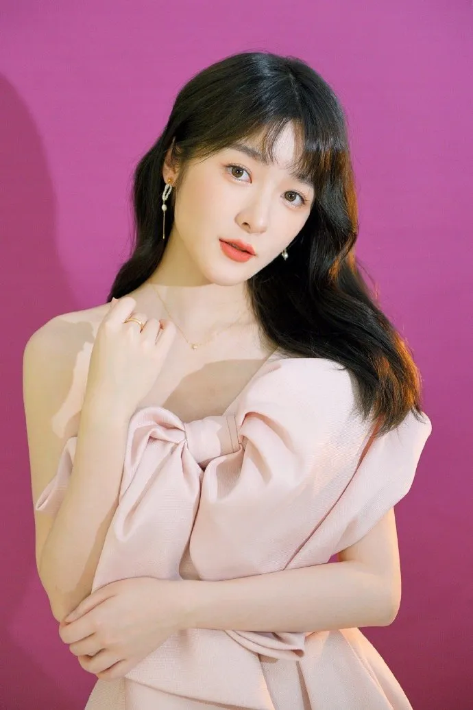 con-gai-nuoi-chau-tinh-tri-bi-fan-lisa-blackpink-tan-cong-vi-nhac-den-chuyen-dien-o-crazy-horse-4