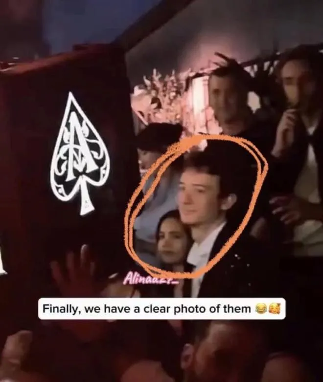 ro-clip-lisa-blackpink-nhay-nhot-ben-ban-trai-ty-phu-hau-dien-o-crazy-horse-to-thai-do-khi-bi-quay-hinh-2