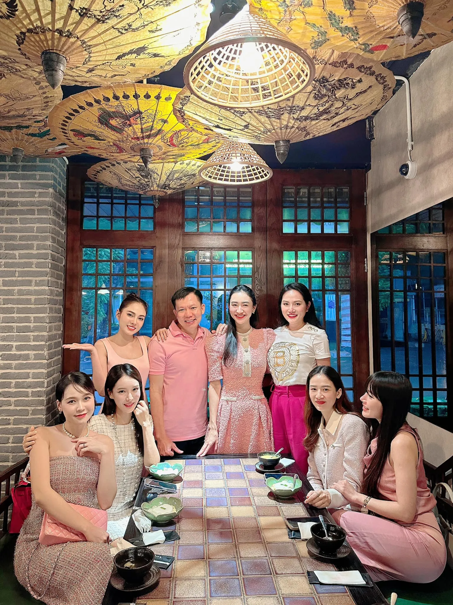 sam-do-sac-ben-thieu-bao-tram-va-huyen-baby-dan-tinh-chi-chu-y-den-vong-2-khac-thuong-4