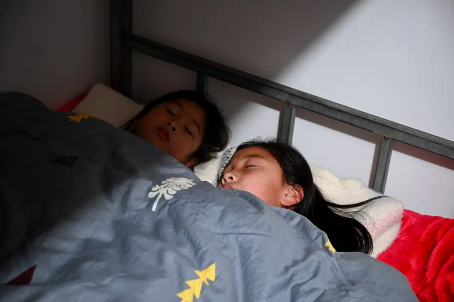 con-gai-13-tuoi-ke-chuyen-la-dem-nao-cung-co-nguoi-so-mat-bo-lap-camera-moi-phat-hien-su-that-dau-long-1