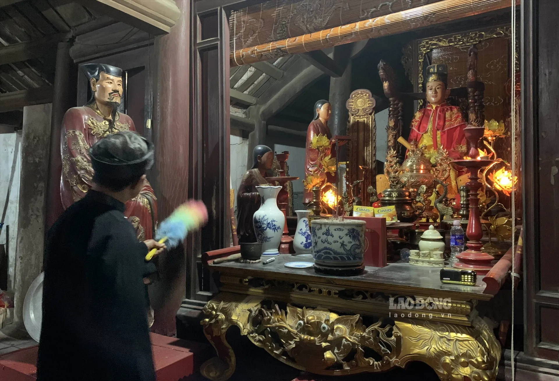 bi-an-pho-tuong-doc-la-700-nam-tuoi-o-viet-nam-co-the-tu-dung-len-ngoi-xuong-la-vi-sao-2