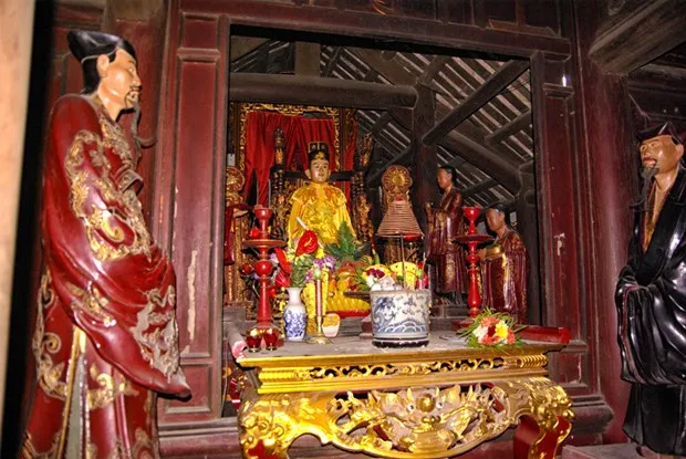 bi-an-pho-tuong-doc-la-700-nam-tuoi-o-viet-nam-co-the-tu-dung-len-ngoi-xuong-la-vi-sao-3