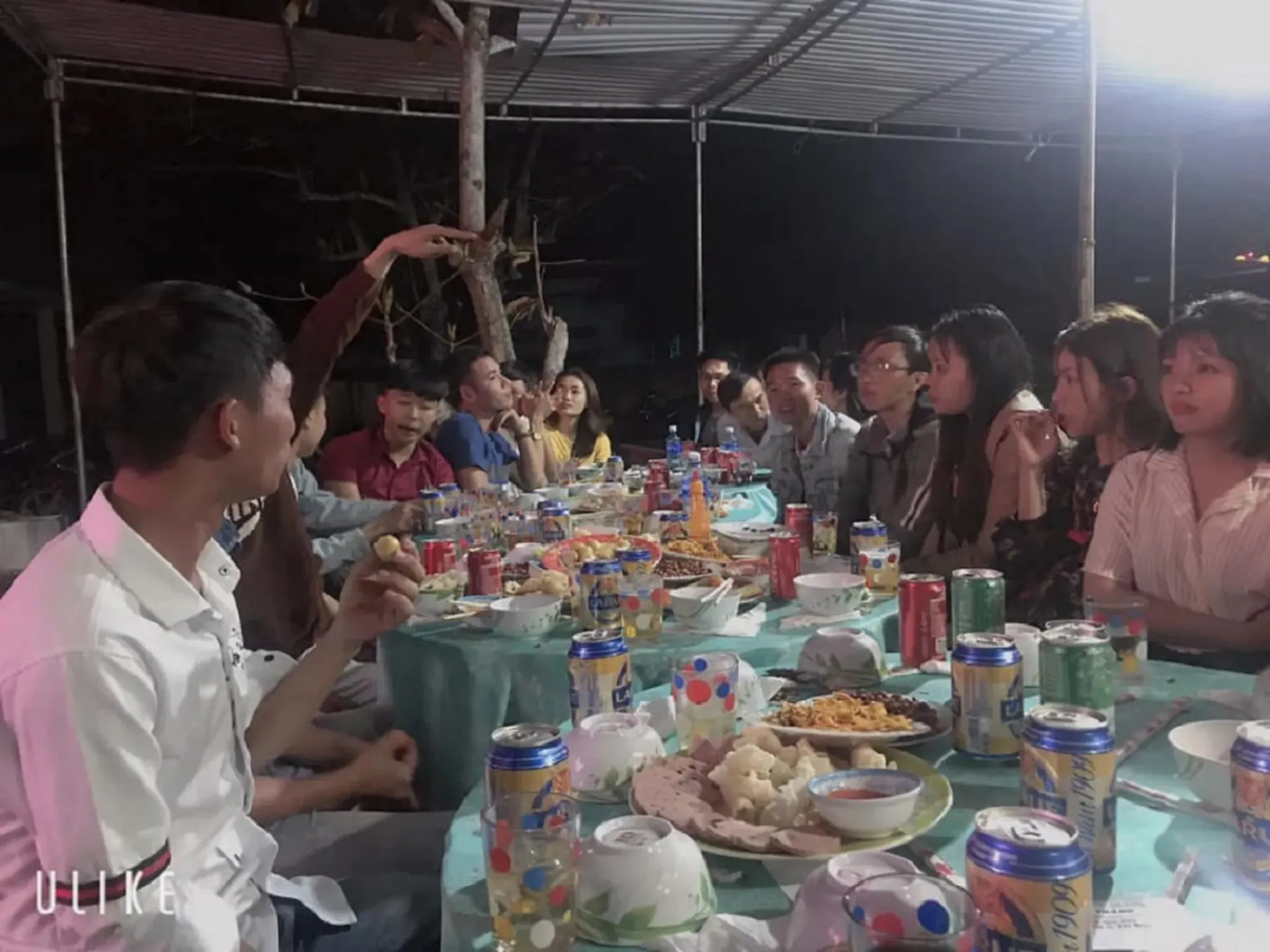 sau-30-nam-28-ban-cu-hop-lop-gap-xong-ve-quyet-xoa-het-so-dien-thoai-vi-1-su-that-phoi-bay-2