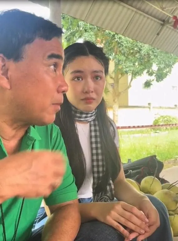 lo-lem-bat-khoc-nuc-no-muon-dung-tien-tiet-kiem-de-giup-do-nguoi-kho-khan-1