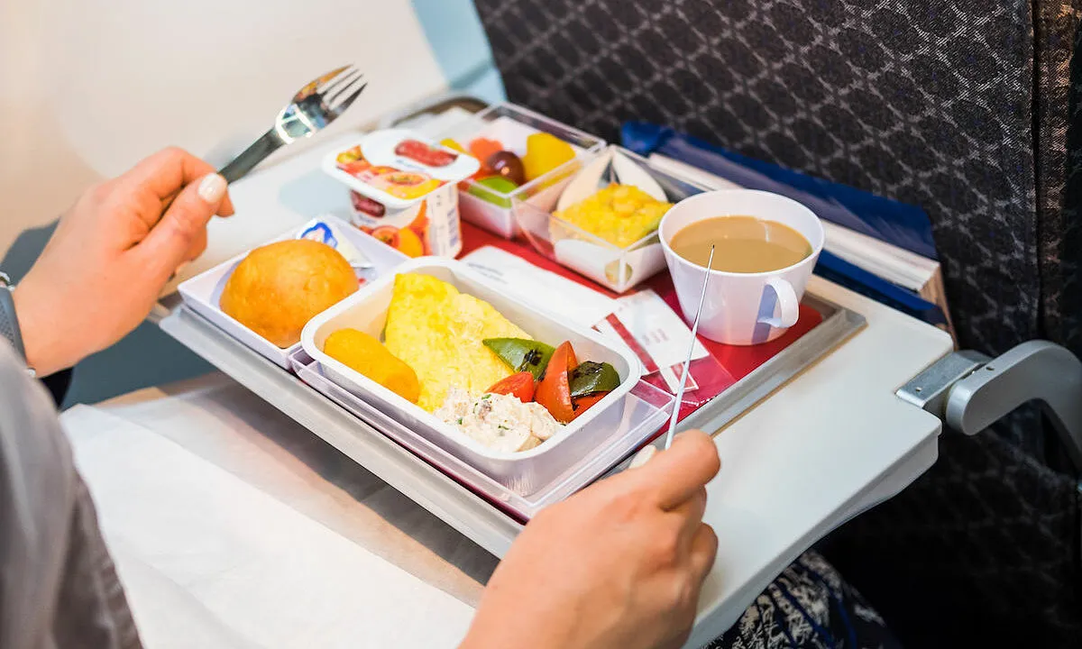 truoc-khi-len-may-bay-tuyet-doi-khong-duoc-an-3-loai-thuc-pham-nay-co-1-mon-quen-thuoc-nhieu-nguoi-chu-quan-1