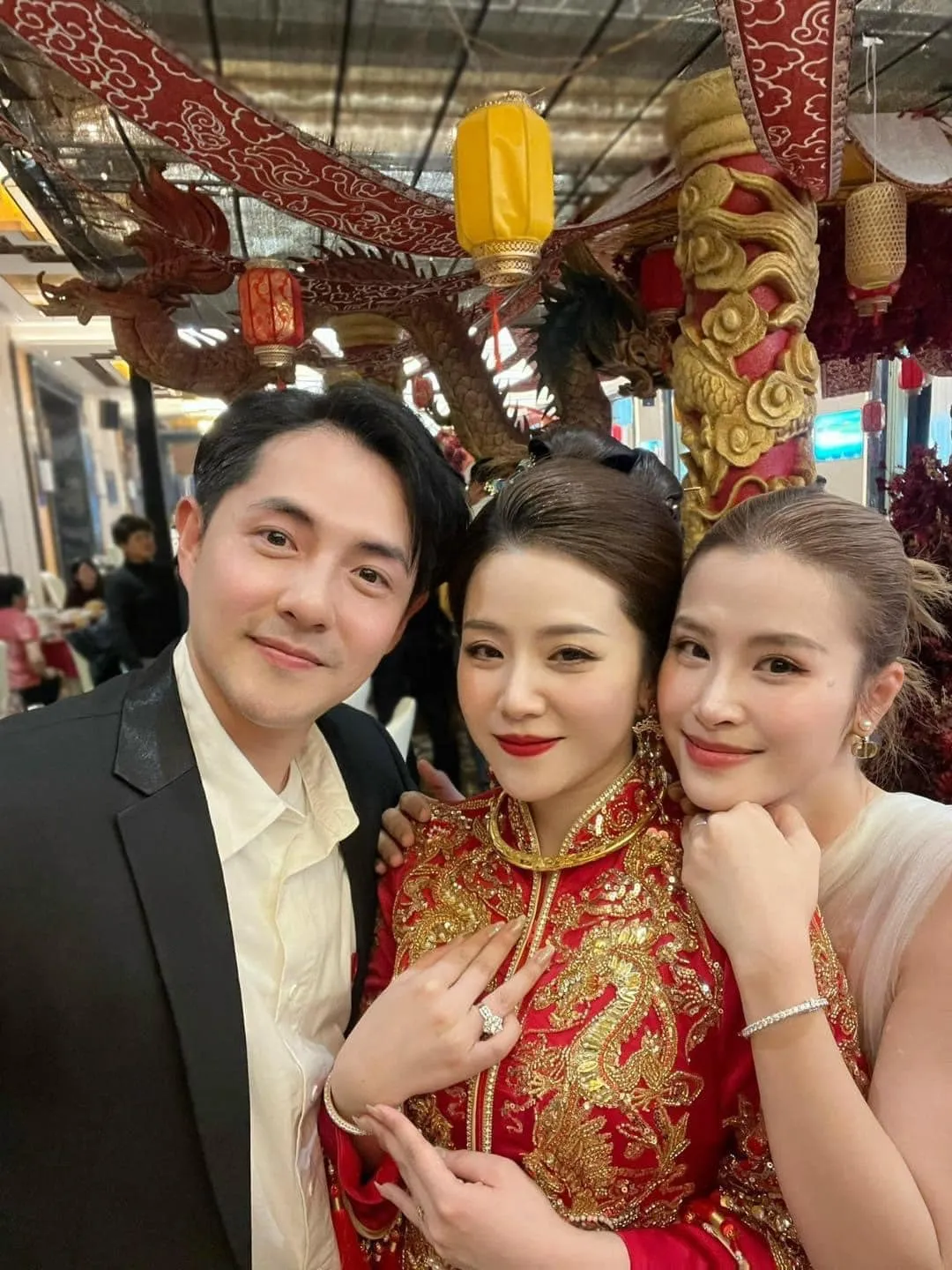 vo-chong-dong-nhi-du-dam-cuoi-em-gai-he-lo-nhan-sac-tieu-thu-tap-doan-nghin-ty-ai-cung-xuyt-xoa-2