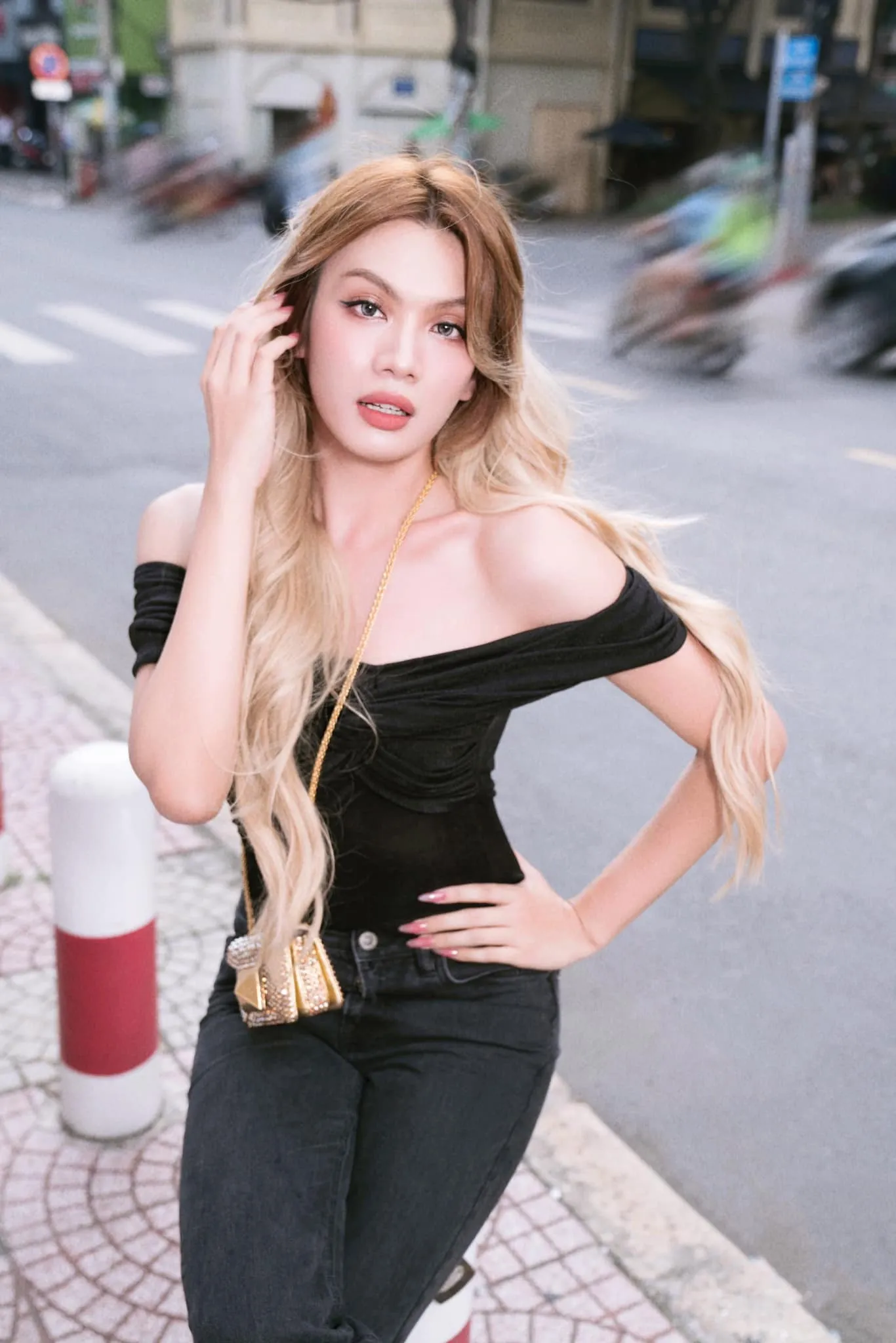 luna-dao-khoe-lay-out-chat-chem-sanh-vai-cung-mai-ngo-va-ky-duyen-duoc-vi-nhu-cong-chua-disney-5