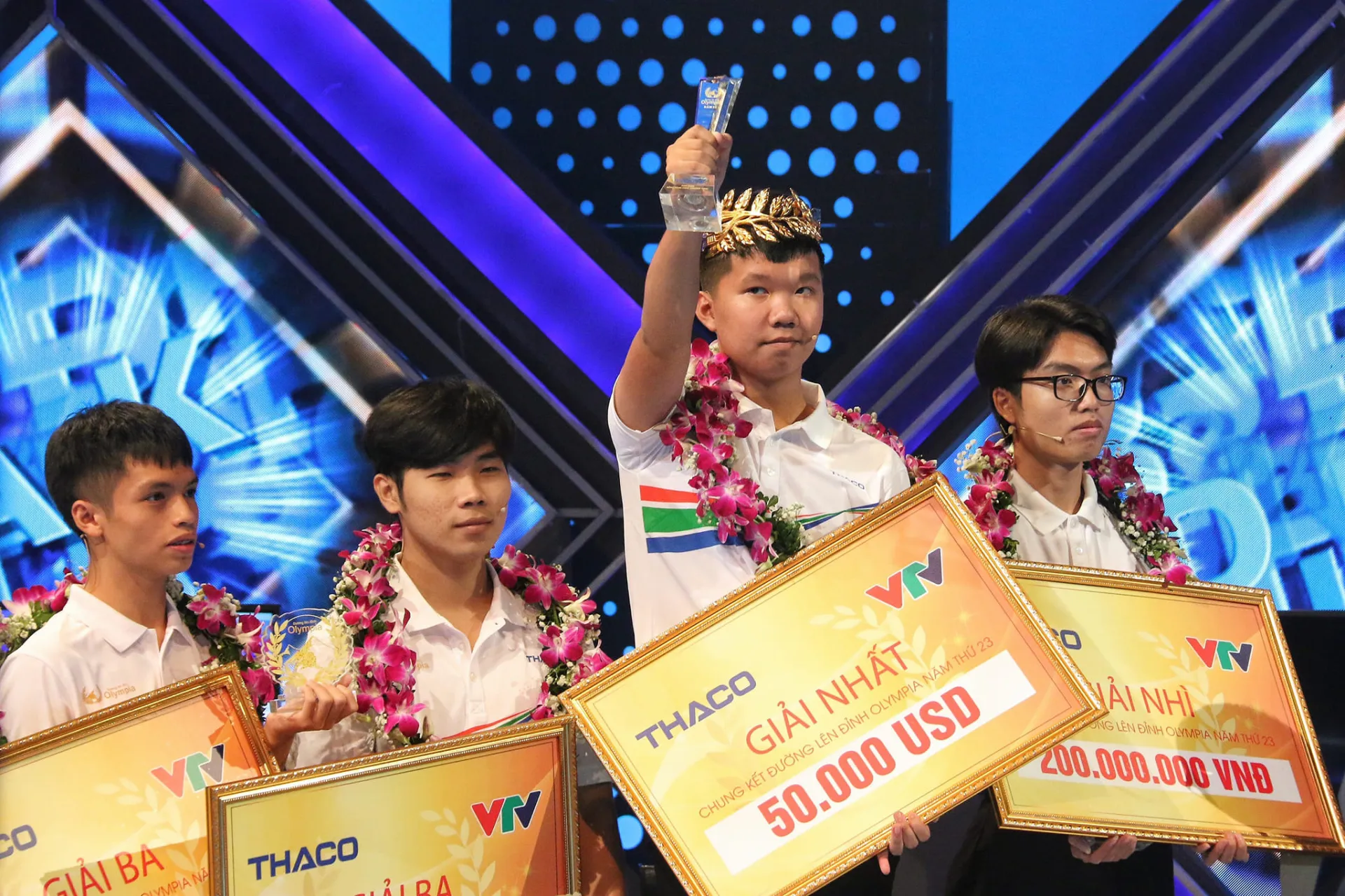 nam-sinh-duong-len-dinh-olympia-nhuong-cau-hoi-chua-tung-co-tien-le-nhung-lai-gay-tranh-luan-vi-1-ly-do-3