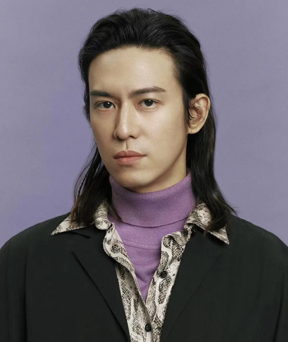 nam-tai-tu-con-cua-ong-trum-xa-hoi-den-tu-bo-gia-san-7000-ty-de-di-dong-phim-u50-van-dep-xuat-sac-1