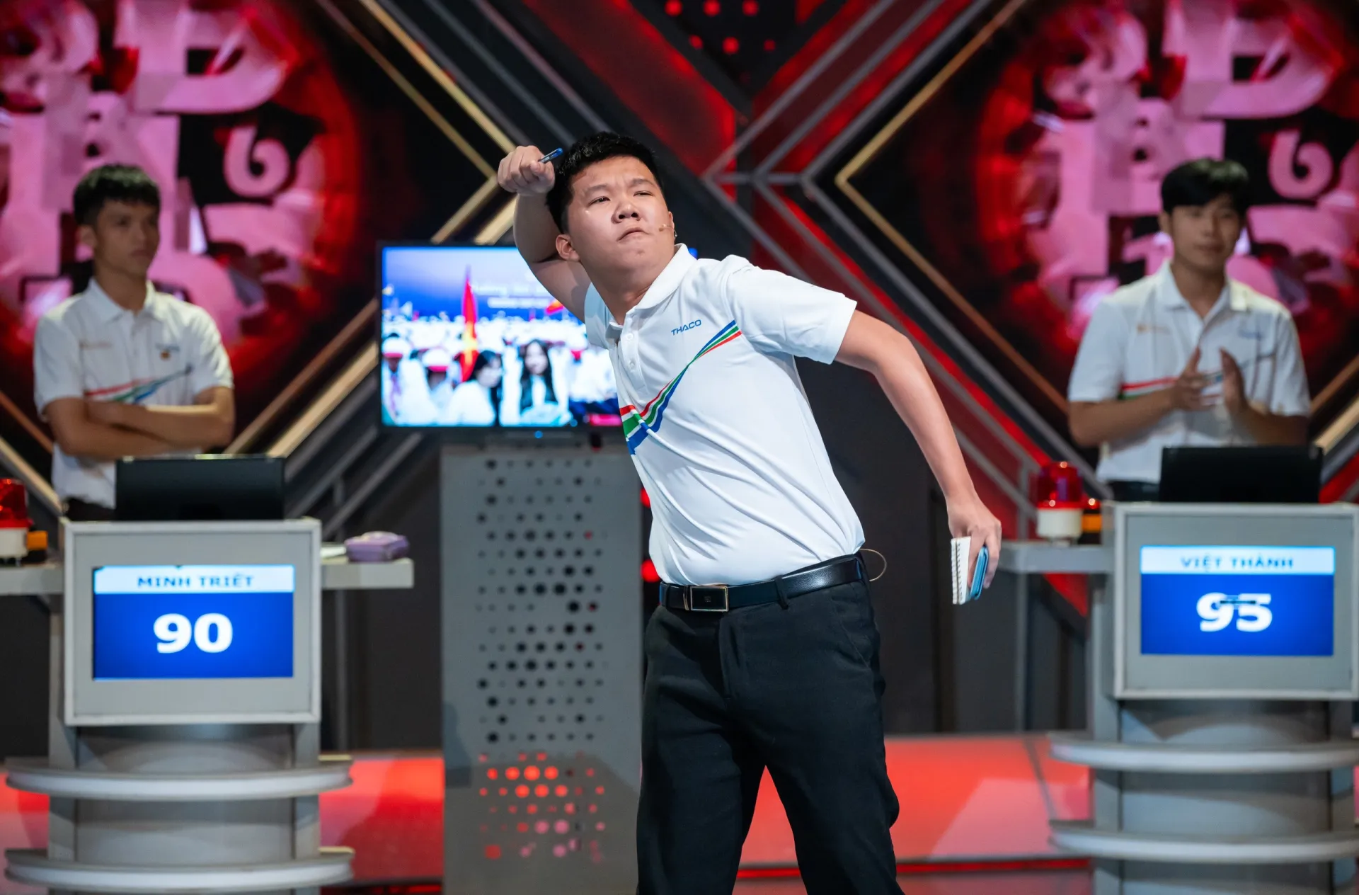 quan-quan-duong-len-dinh-olympia-doan-mo-cau-hoi-tri-gia-12-ty-nghe-xong-ai-cung-phuc-sat-dat-1