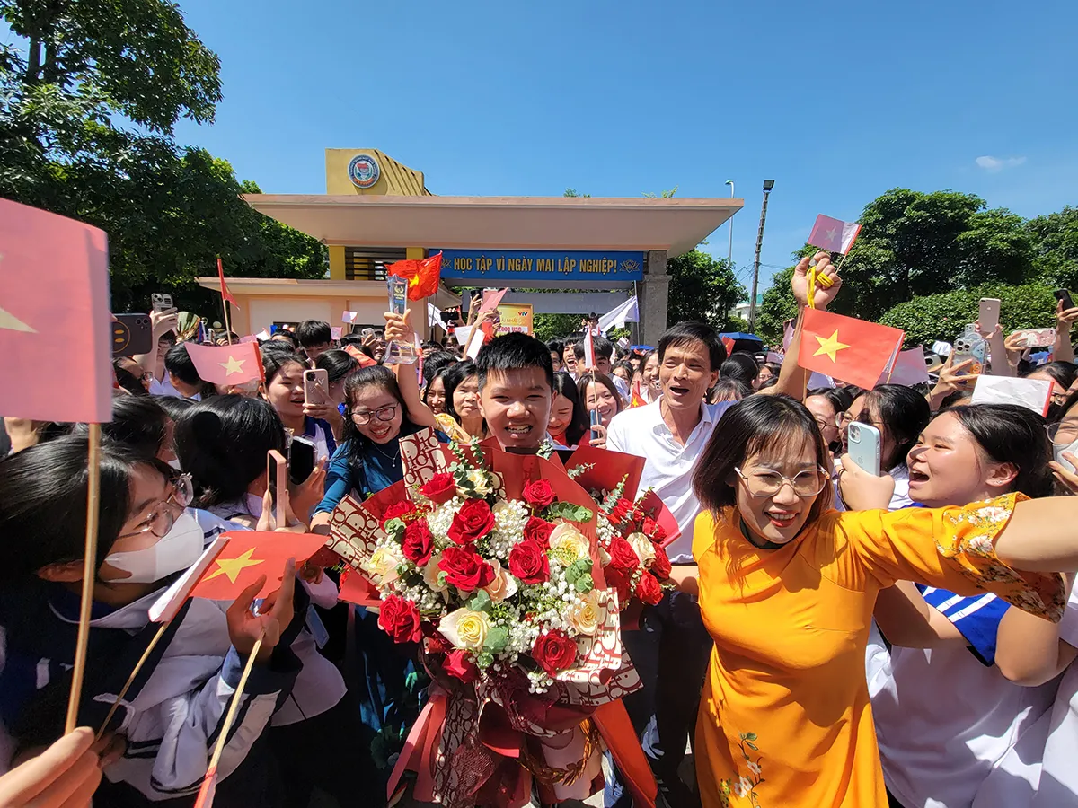 tranh-cai-so-tien-thuong-200-trieu-cua-quan-quan-duong-len-dinh-olympia-gap-doi-so-voi-hcv-olympic-quoc-te-4