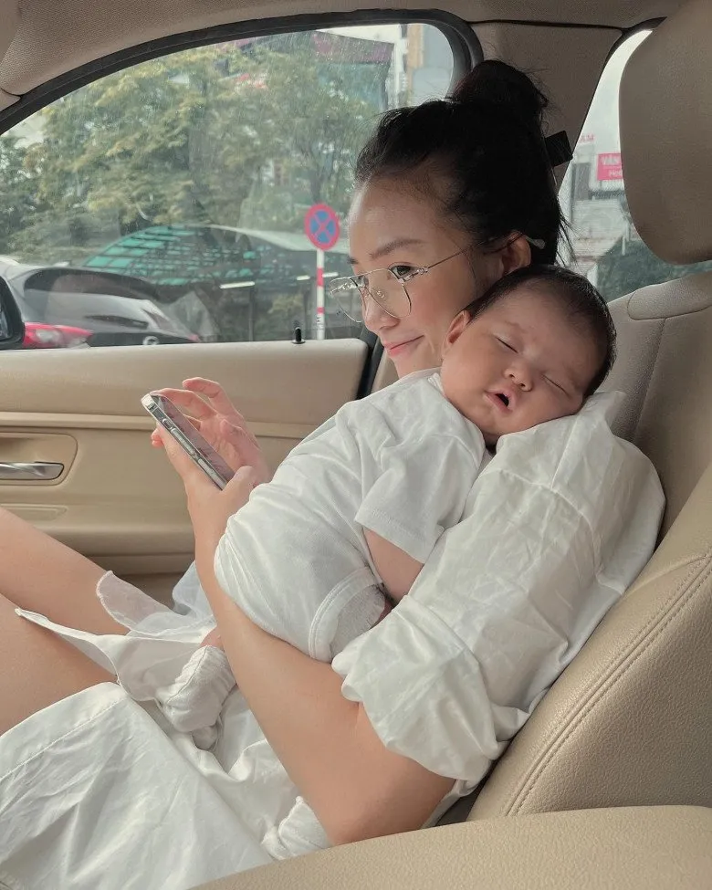 moi-1-tuoi-salim-va-chong-thieu-gia-cho-con-gai-hoc-thu-o-truong-quoc-te-hoc-phi-khien-ai-cung-choang-4