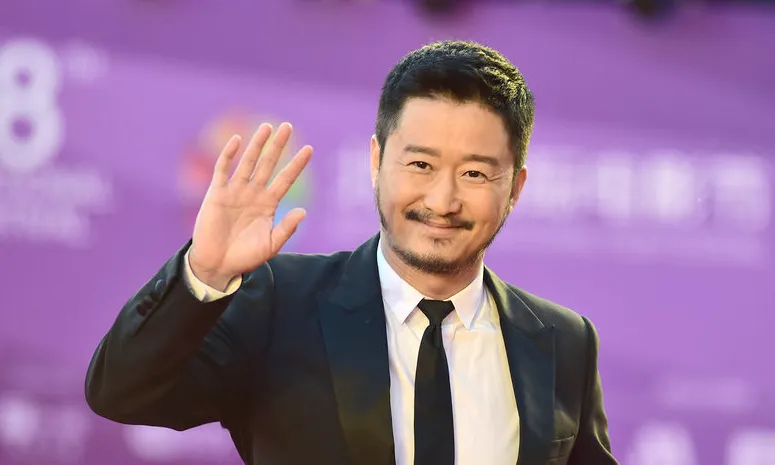 nam-dien-vien-phim-pha-16000-ty-lo-dien-khoc-thet-tren-livestream-hoa-ra-thu-pham-la-thu-nay-4