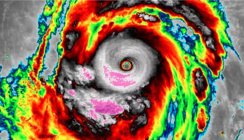 xuat-hien-sieu-bao-moi-bolaven-manh-thu-2-hanh-tinh-chi-trong-12-gio-da-tang-cap-chong-mat-anh-huong-the-nao-4