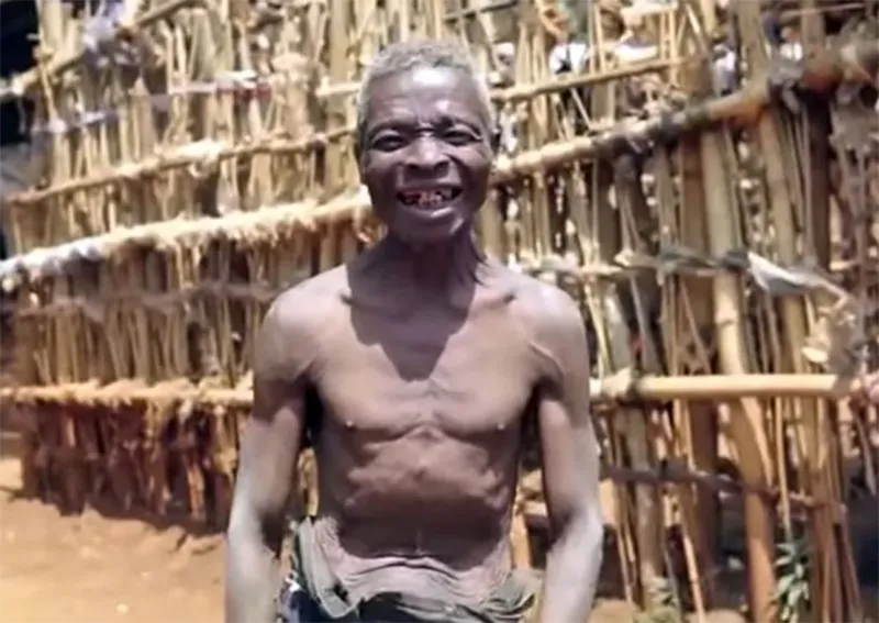 danh-tinh-nguoi-dan-ong-ky-quac-nhat-the-gioi-o-nha-suot-55-nam-xay-tuong-cao-45-met-vi-benh-so-phu-nu-1