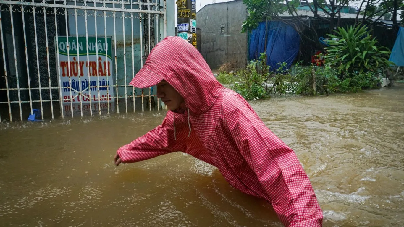 canh-bao-mua-lu-mien-trung-dat-cap-rat-nguy-hiem-nguoi-dan-lo-ngai-lieu-co-lap-lai-lich-su-nam-1999-3