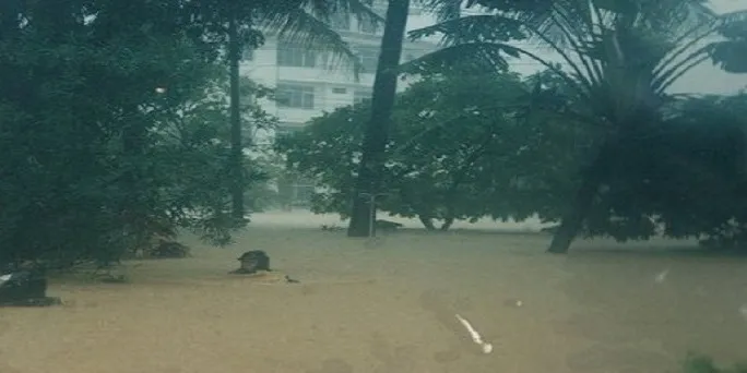 canh-bao-mua-lu-mien-trung-dat-cap-rat-nguy-hiem-nguoi-dan-lo-ngai-lieu-co-lap-lai-lich-su-nam-1999-6