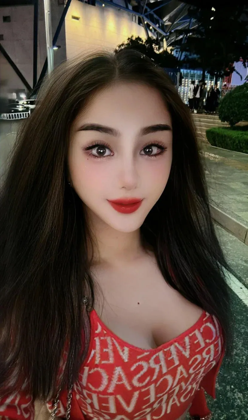 lam-khanh-chi-lo-dien-hau-cang-da-5