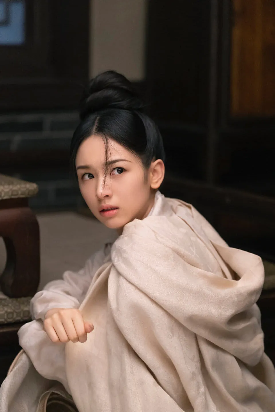 my-nhan-1998-de-doa-soan-ngoi-bach-loc-nho-sieu-pham-chi-dau--em-chong-gay-sot-man-anh-hoa-ngu-4