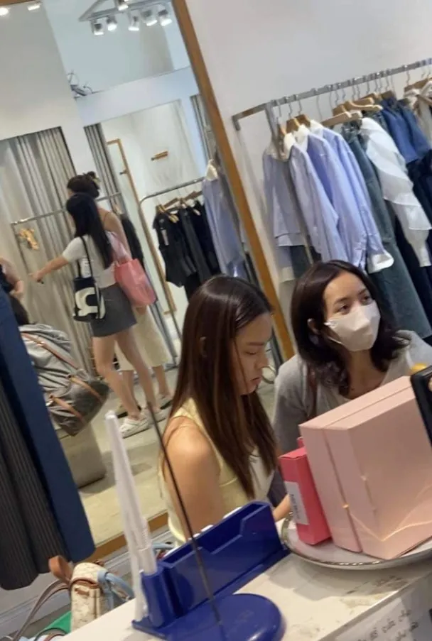 vi-sao-lisa-blackpink-den-tphcm-chua-day-1-ngay-da-gap-rut-bay-ve-thai-lan-2