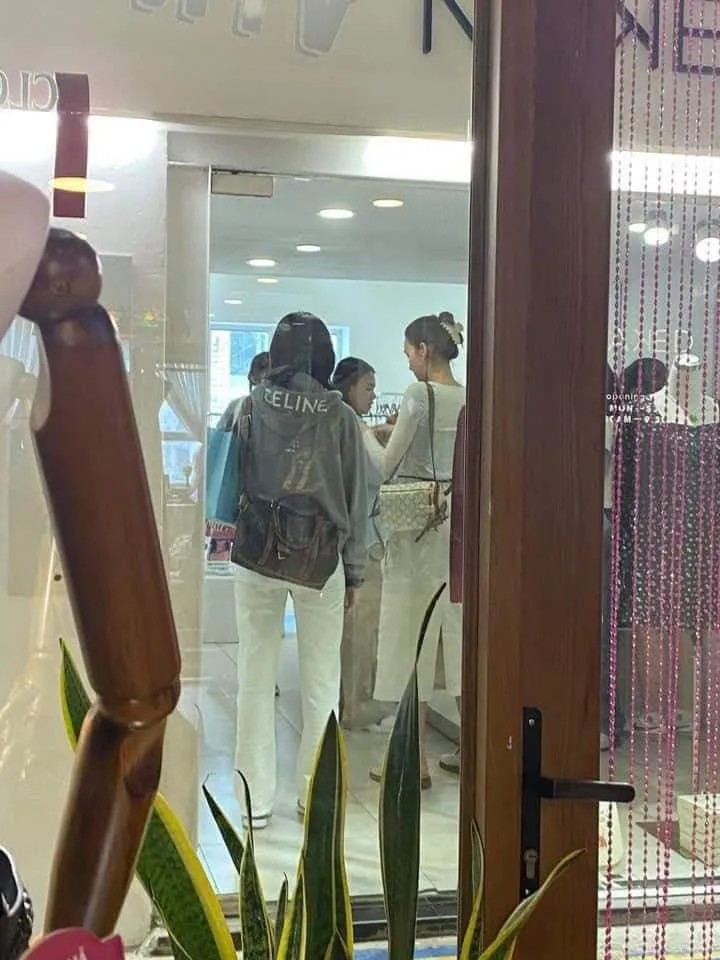 vi-sao-lisa-blackpink-den-tphcm-chua-day-1-ngay-da-gap-rut-bay-ve-thai-lan-4