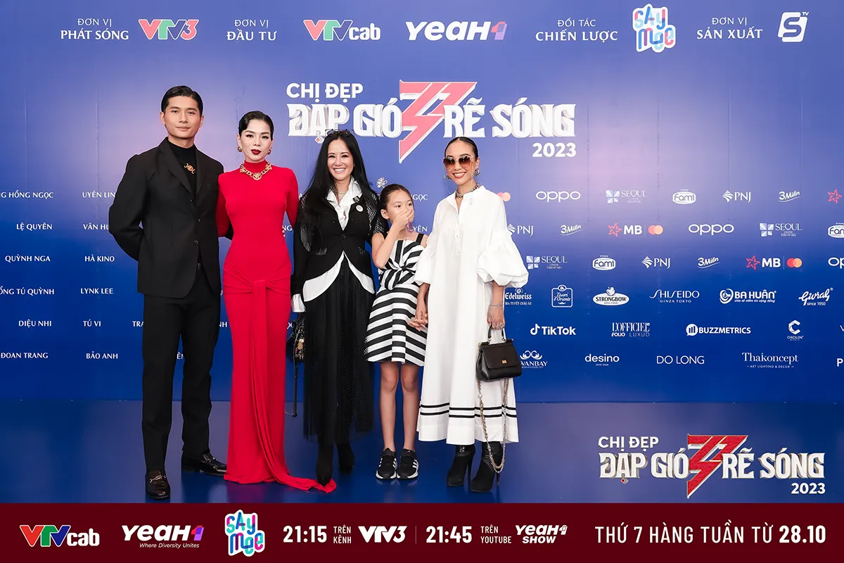 Lâm Bảo Châu - Lê Quyên - Hồng Nhung - Đoan Trang và con gái  (1)