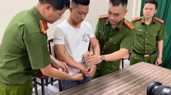 danh-tinh-tran-xuan-dong-thay-day-lai-moto-cua-ngoc-trinh-la-ai-1
