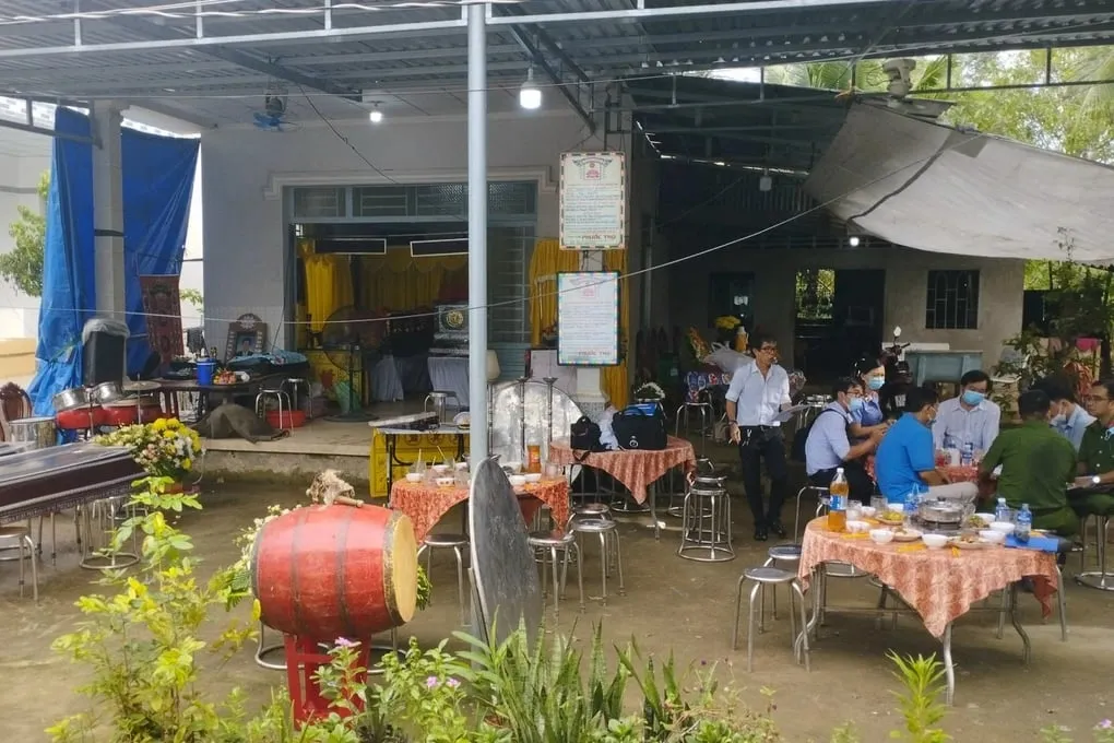 vu-2-me-con-khong-qua-khoi-sau-khi-uong-sua-kha-nang-cao-chat-doc-thuoc-nhom-thuoc-tru-sau-2