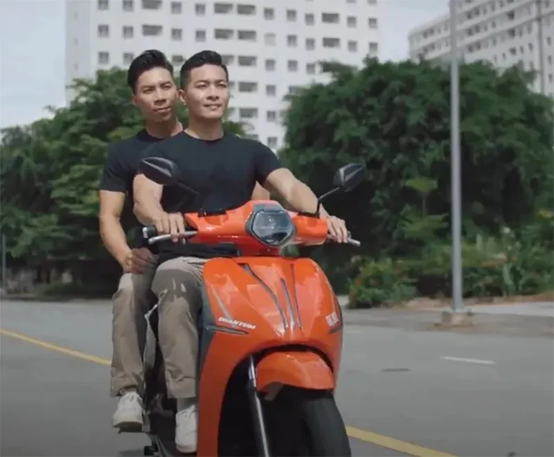 vu-quoc-co--quoc-nghiep-lam-xiec-tren-xe-may-cong-an-da-lam-viec-voi-quoc-co-1