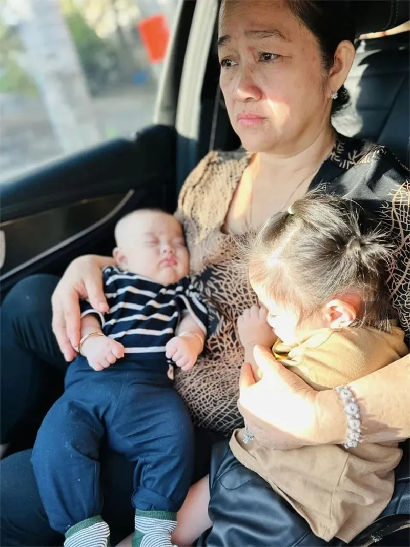 le-duong-bao-lam-he-lo-khoanh-khac-cuoi-doi-cua-me-vo-du-benh-nang-van-lam-1-dieu-cho-chau-gai-5