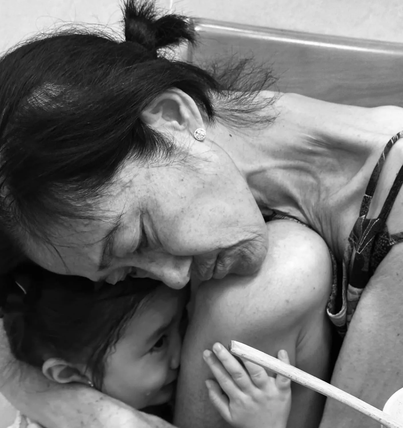 le-duong-bao-lam-he-lo-khoanh-khac-cuoi-doi-cua-me-vo-du-benh-nang-van-lam-1-dieu-cho-chau-gai-8