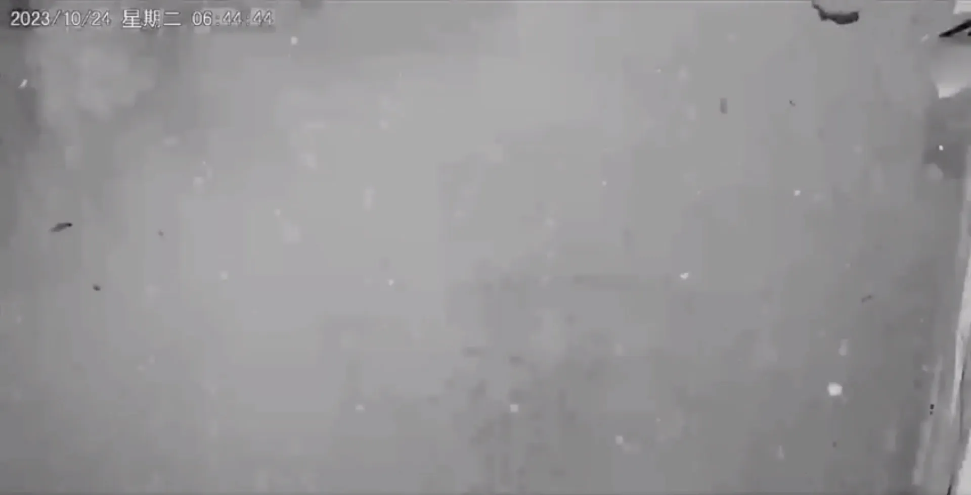 rung-minh-khoanh-khac-camera-ghi-lai-vu-no-manh-o-mot-khu-nha-khien-17-nguoi-thuong-vong-nguyen-nhan-la-gi-4