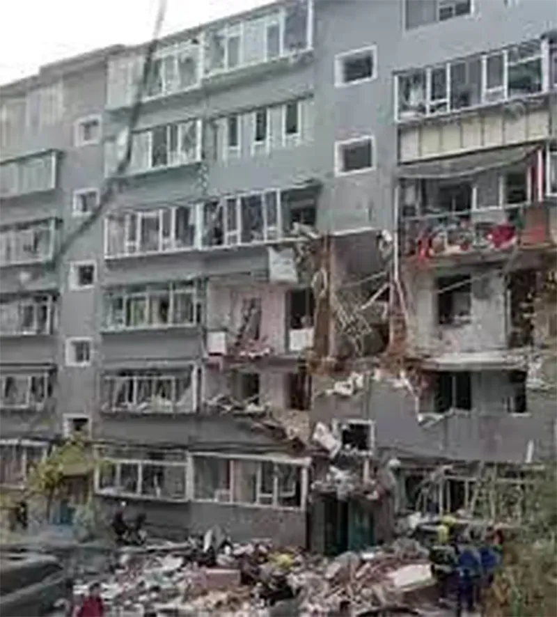 rung-minh-khoanh-khac-camera-ghi-lai-vu-no-manh-o-mot-khu-nha-khien-17-nguoi-thuong-vong-nguyen-nhan-la-gi-6