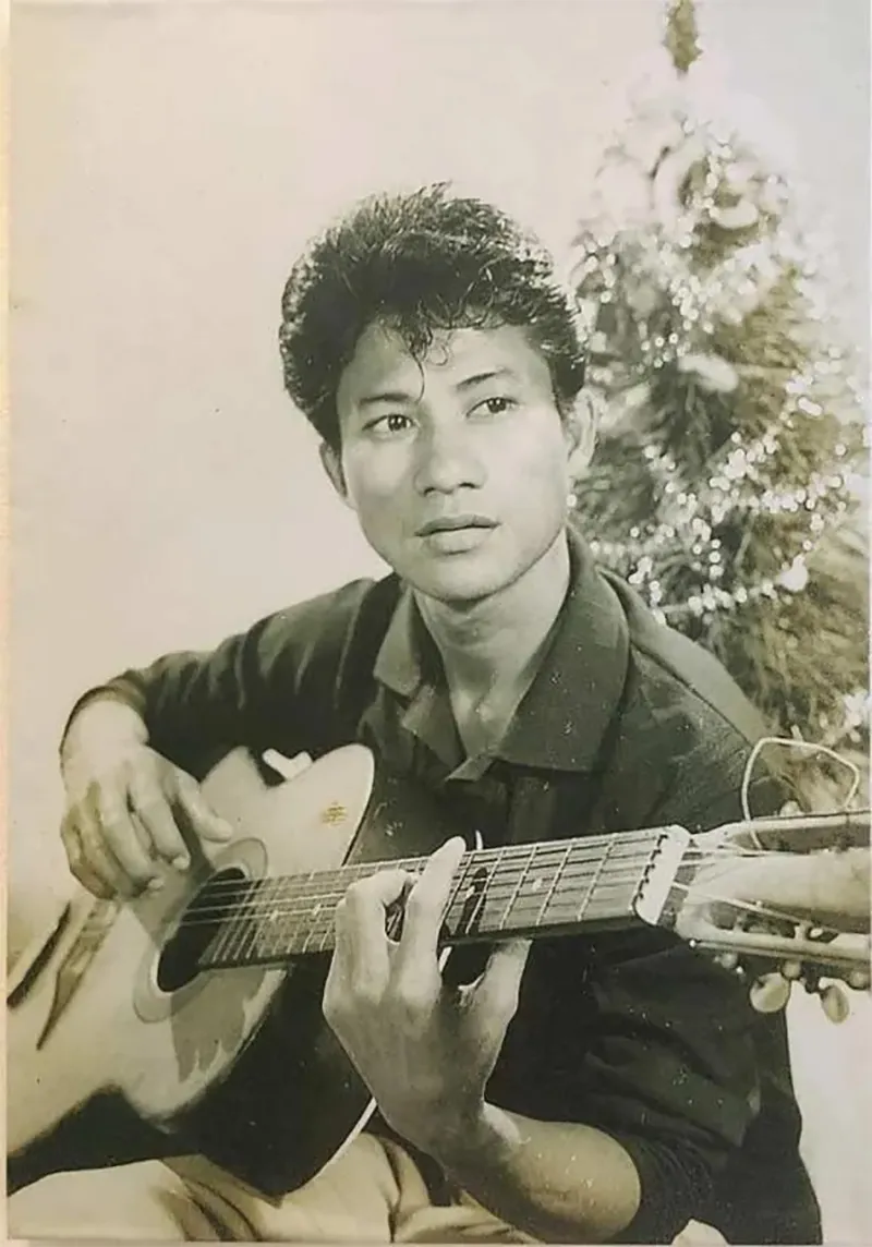 danh-tinh-nam-ca-si-dong-con-nhat-vbiz-co-4-doi-vo-va-14-nguoi-con-van-hanh-phuc-tuoi-xe-chieu-4