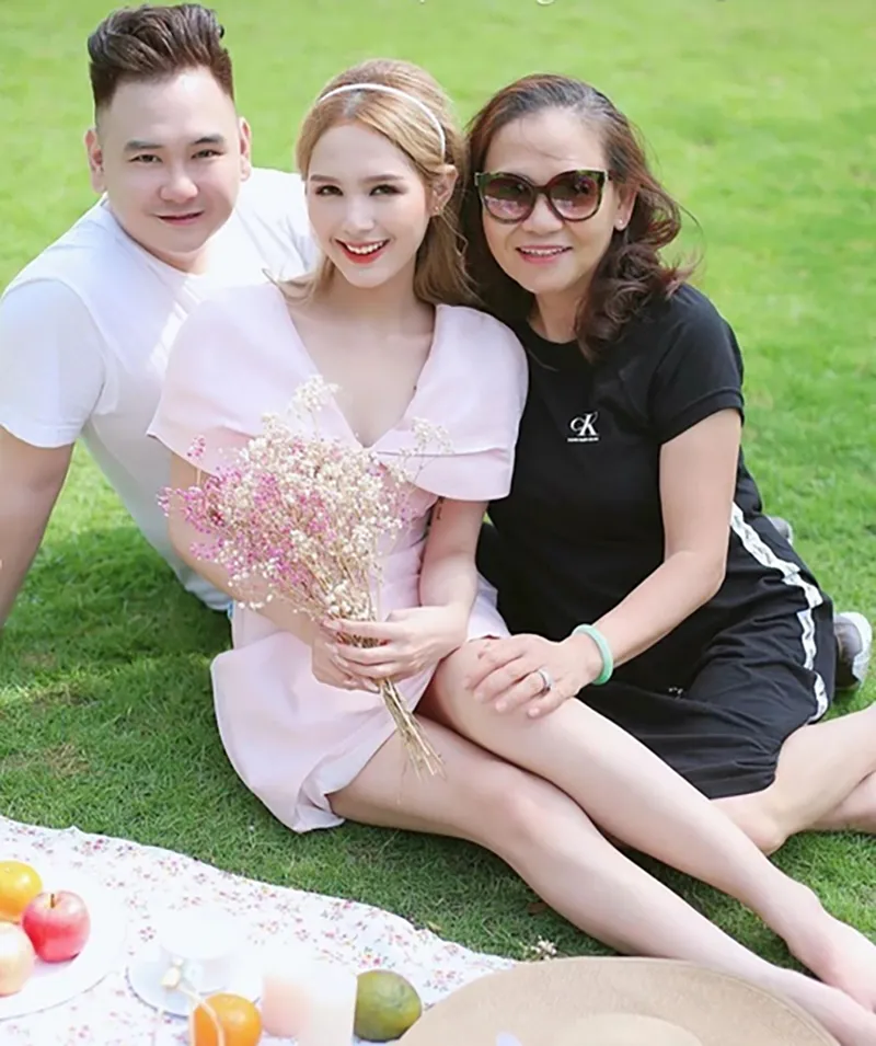 hot-girl-vua-tron-18-tuoi-duoc-thieu-gia-noi-tieng-hoi-cuoi-sau-3-nam-chua-co-con-duoc-vi-1-van-de-5