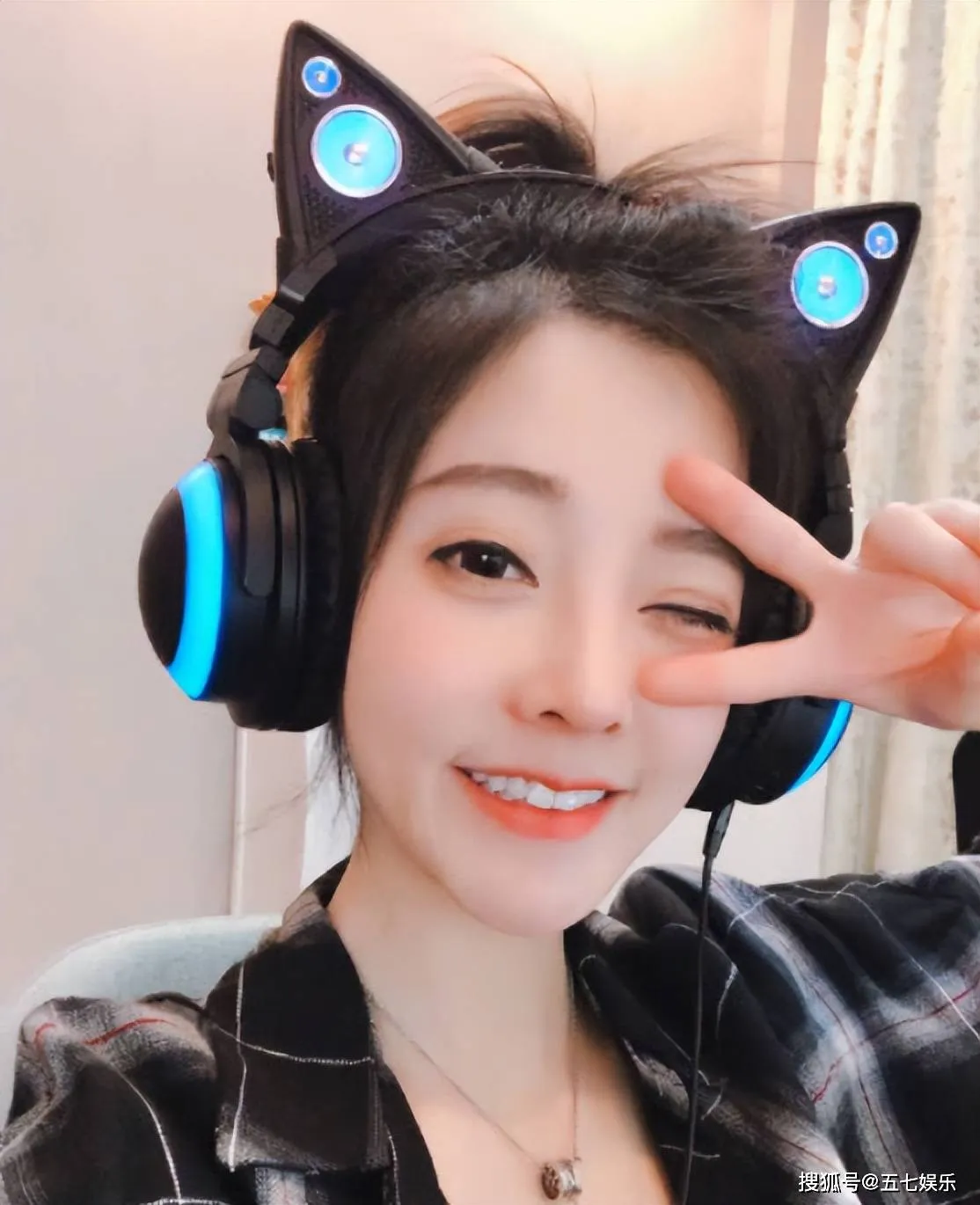 nu-streamer-dinh-dam-tung-kiem-100-ty-nam-phat-hien-mac-benh-hiem-ngheo-gio-ra-sao-6