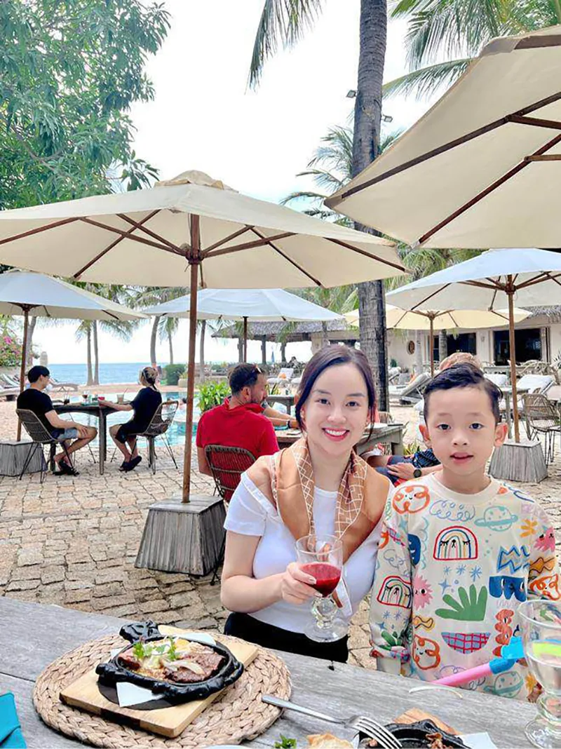 hot-girl-ly-kute-tai-hon-sau-8-nam-lam-me-don-than-ban-than-diep-lam-anh-xuc-dong-bat-khoc-8