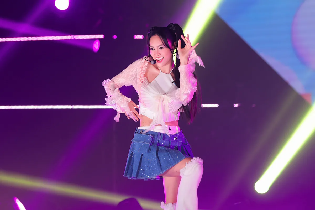 tap-1-chi-dep-dap-gio-re-song-2023-ninh-duong-lan-ngoc-gay-ngo-ngang-khi-vua-hat-vua-nhay-4