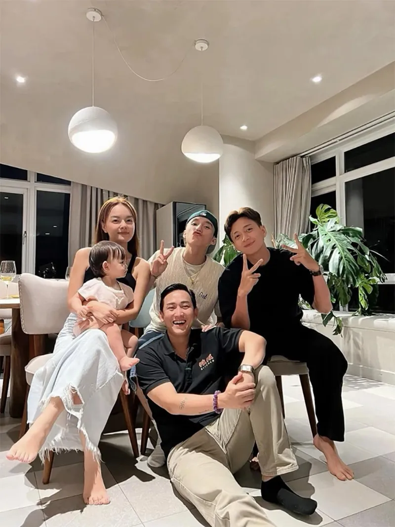 3-tinh-ban-dep-sieu-ben-nhung-it-ai-biet-cua-son-tung-trong-showbiz-viet-8