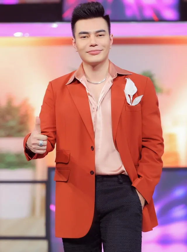 le-duong-bao-lam-jenny-huynh-va-hon-20-nha-sang-tao-noi-dung-youtube-tai-viet-nam-duoc-trao-giai-ton-vinh-1