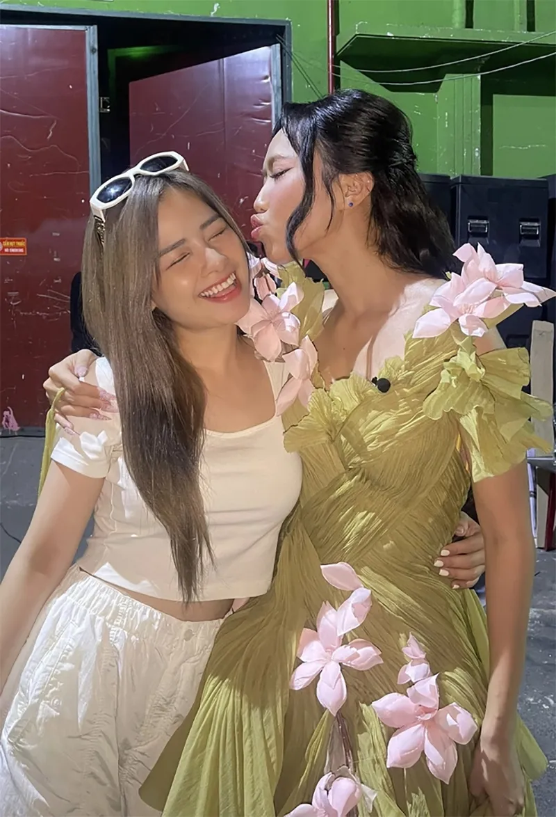 boc-ekip-khung-dung-sau-tiet-muc-cua-dieu-nhi-trong-chi-dep-2023-vai-tro-cua-anh-tu-la-gi-4