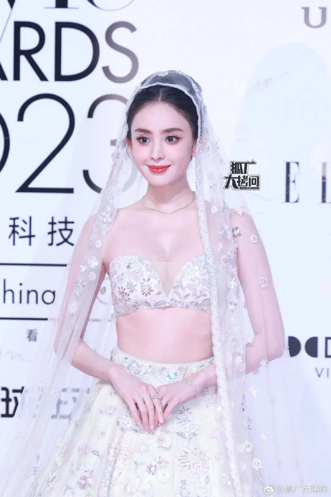 dich-le-nhiet-ba-bat-chuoc-pham-bang-bang-nhung-bi-dim-tham-dung-do-kinh-dich-duong-tu-fan-het-cuu-3