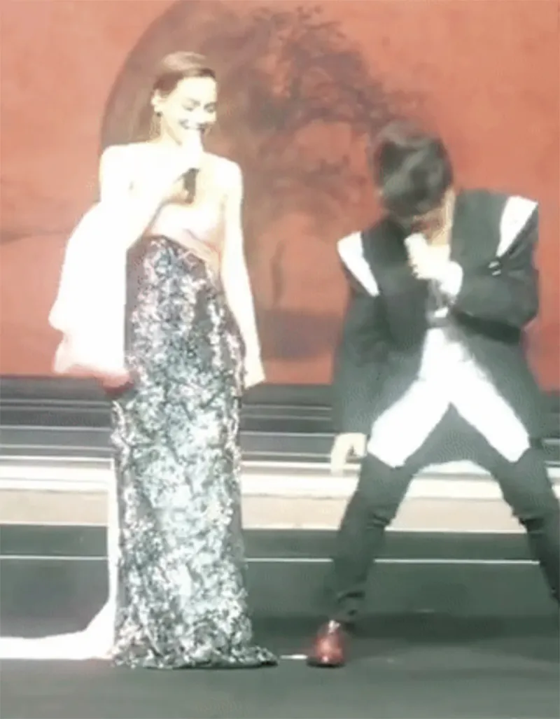 khoanh-khac-ha-anh-tuan-dang-hat-bong-ven-vay-ho-ngoc-ha-bong-bi-dao-lai-dan-mang-phan-ung-gat-1