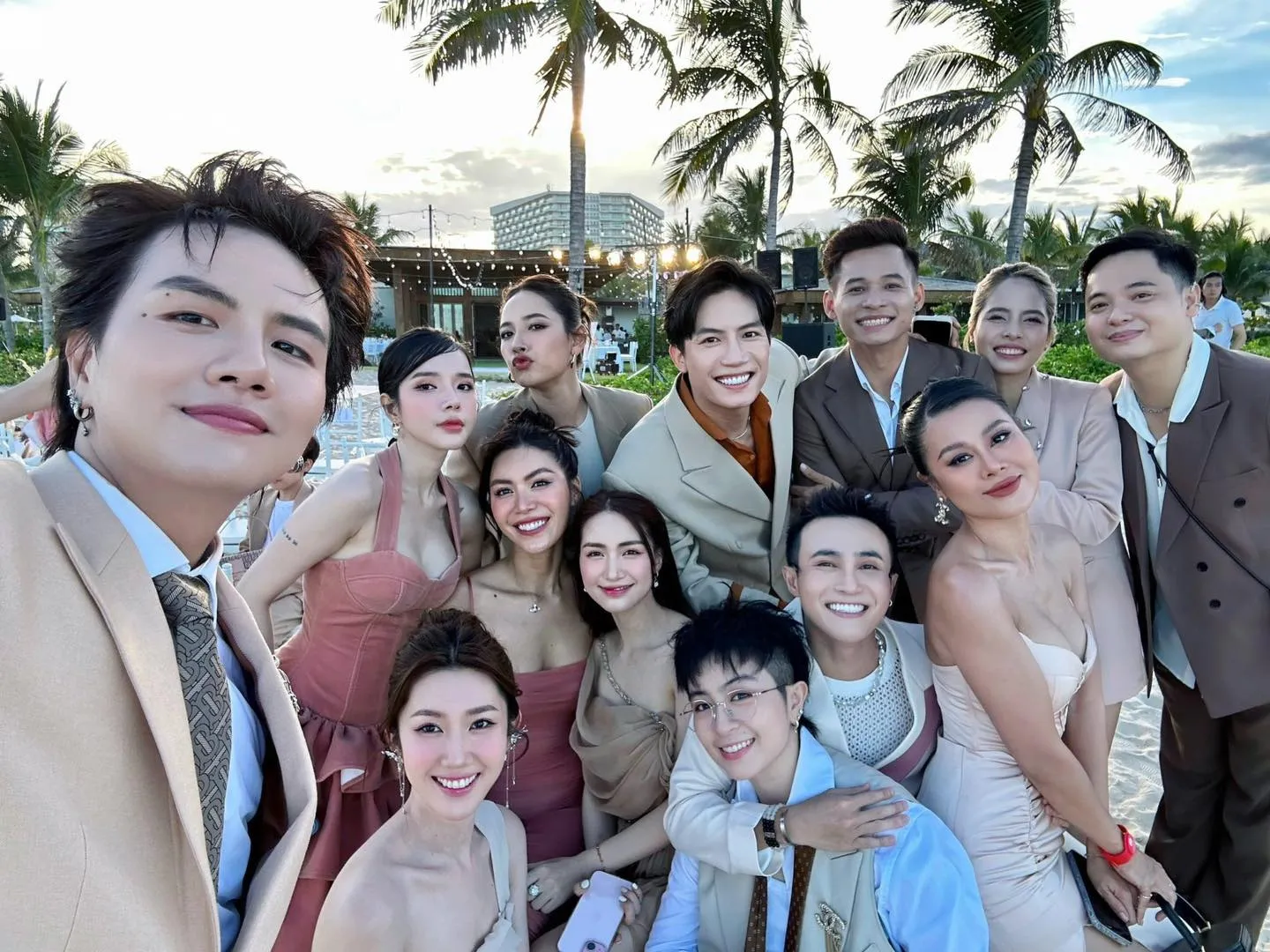 mot-vi-khach-bat-ngo-xuat-hien-trong-dam-cuoi-puka--gin-tuan-kiet-khong-check-in-lam-ai-cung-u-oa-3