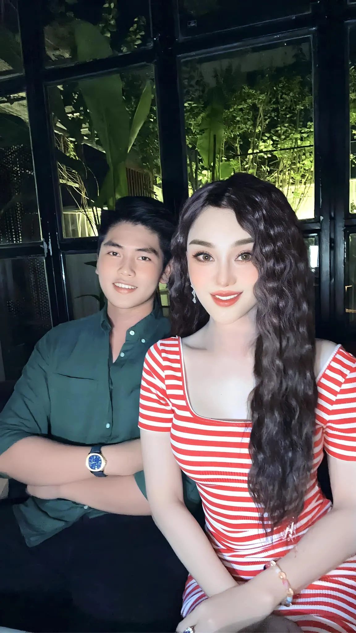 danh-tinh-nguoi-dan-ong-than-mat-voi-lam-khanh-chi-bi-don-la-tinh-moi-cua-cong-chua-1